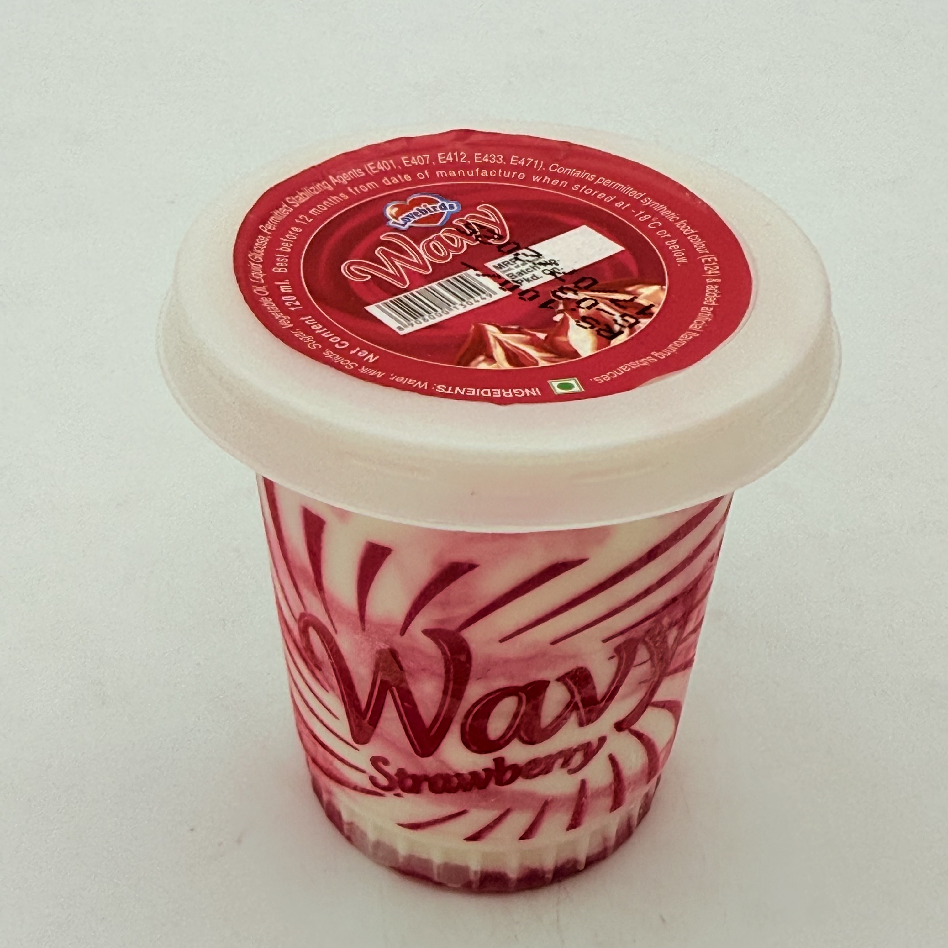 Lovebirds Wavy Strawberry Icecream Cup 120 mL MRP 100